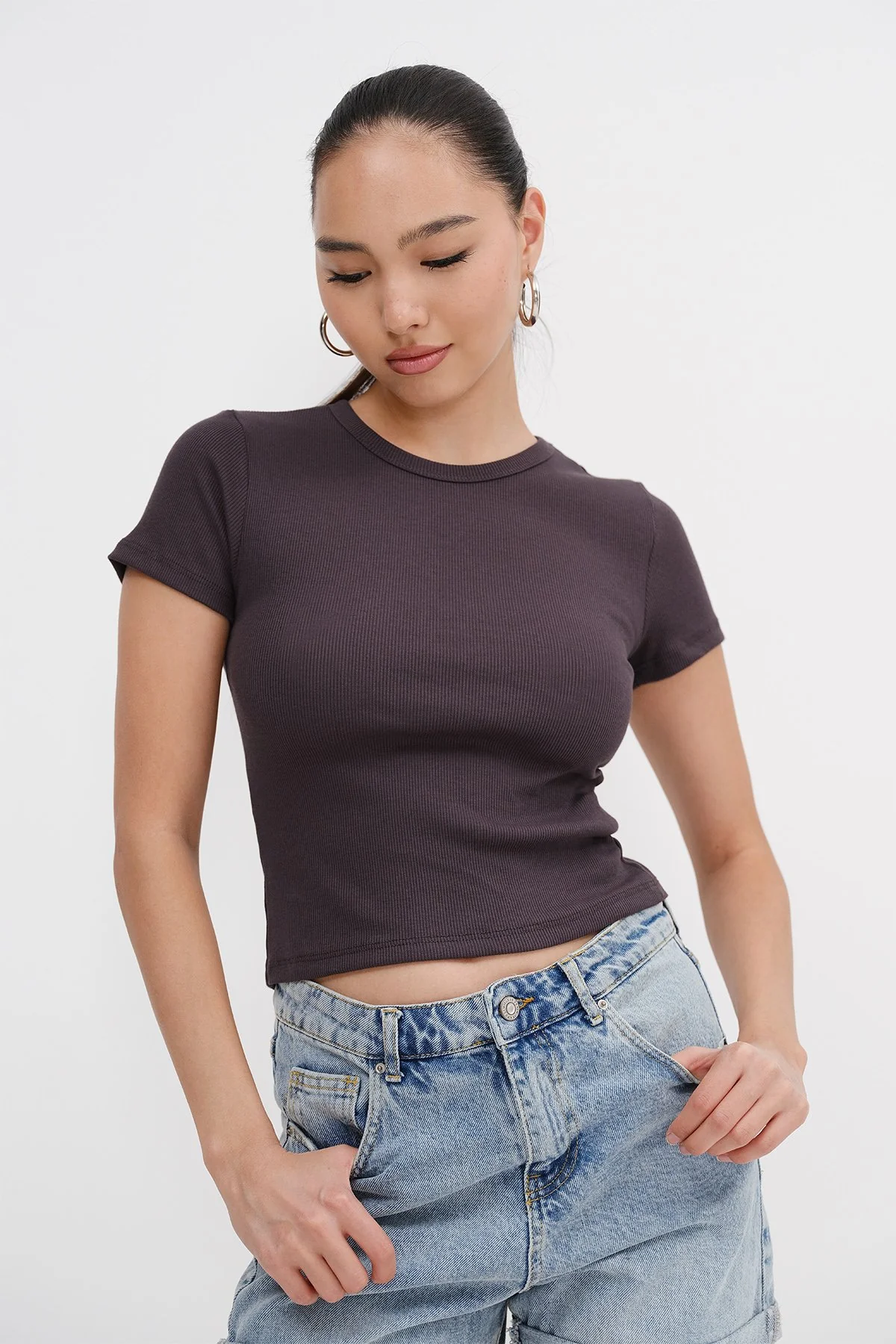 Round Neck Basic T-shirt - Image 25