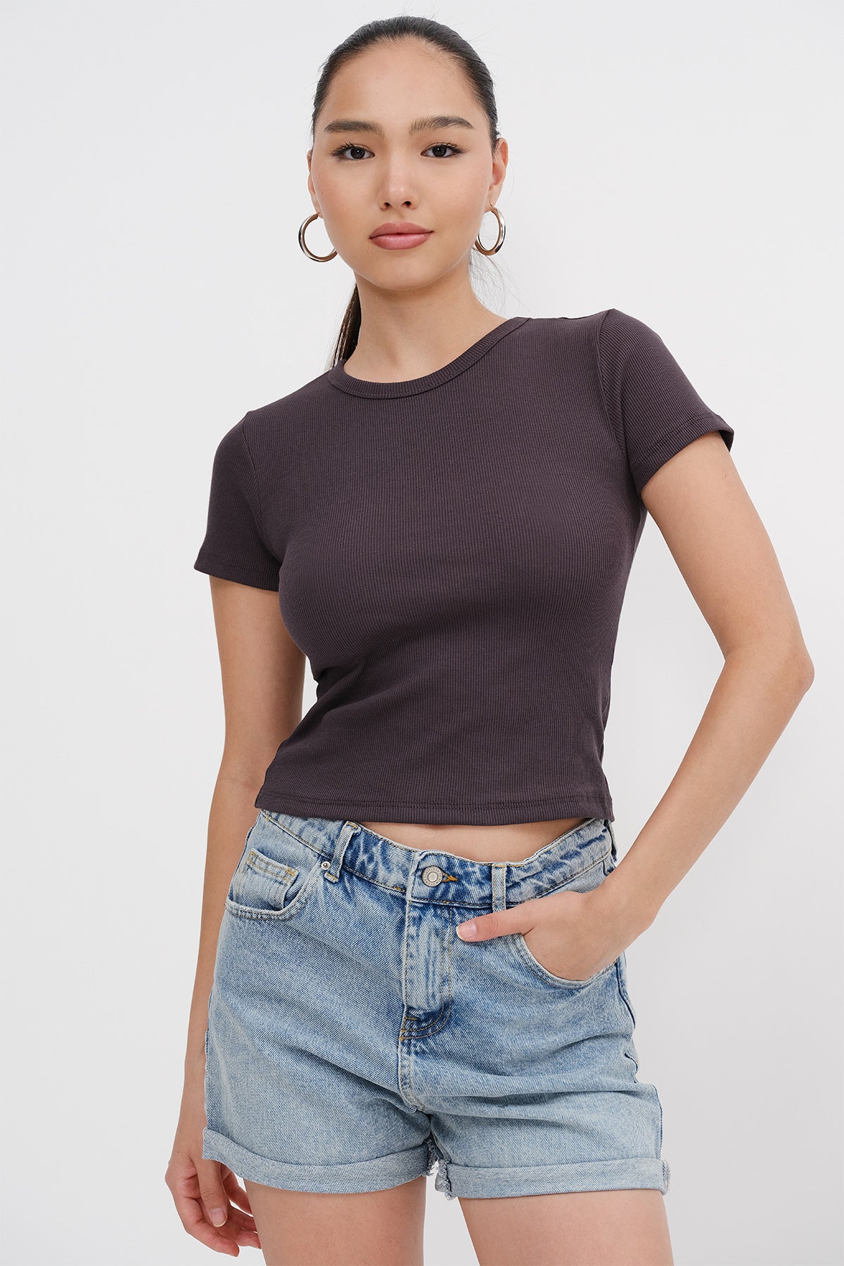 Round Neck Basic T-shirt - Image 30