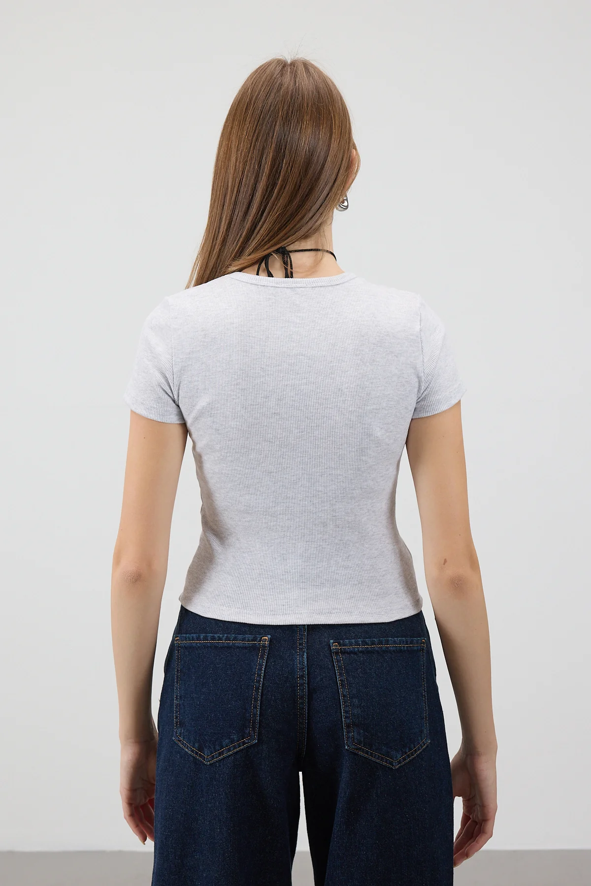 Round Neck Basic T-shirt - Image 35