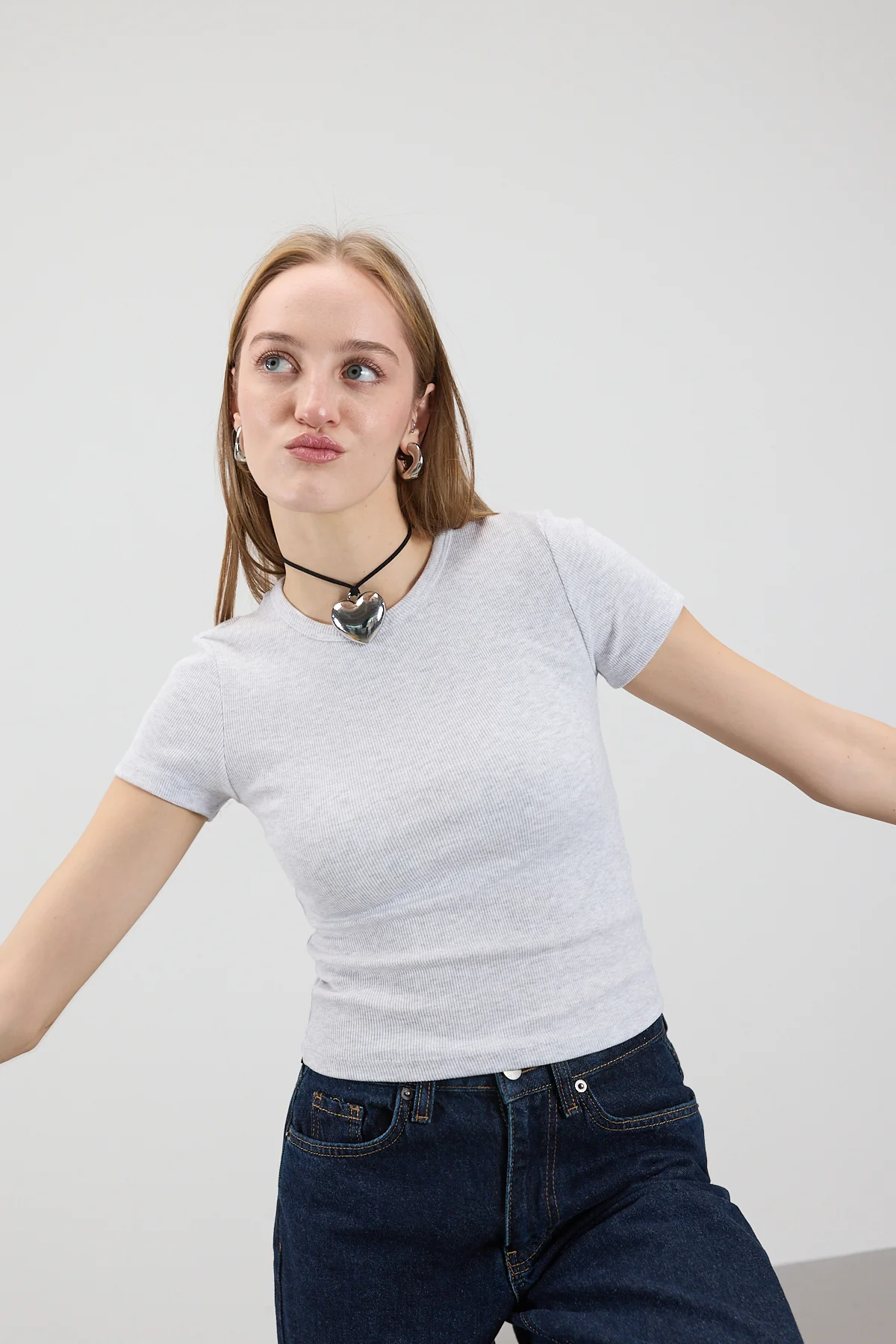 Round Neck Basic T-shirt - Image 36