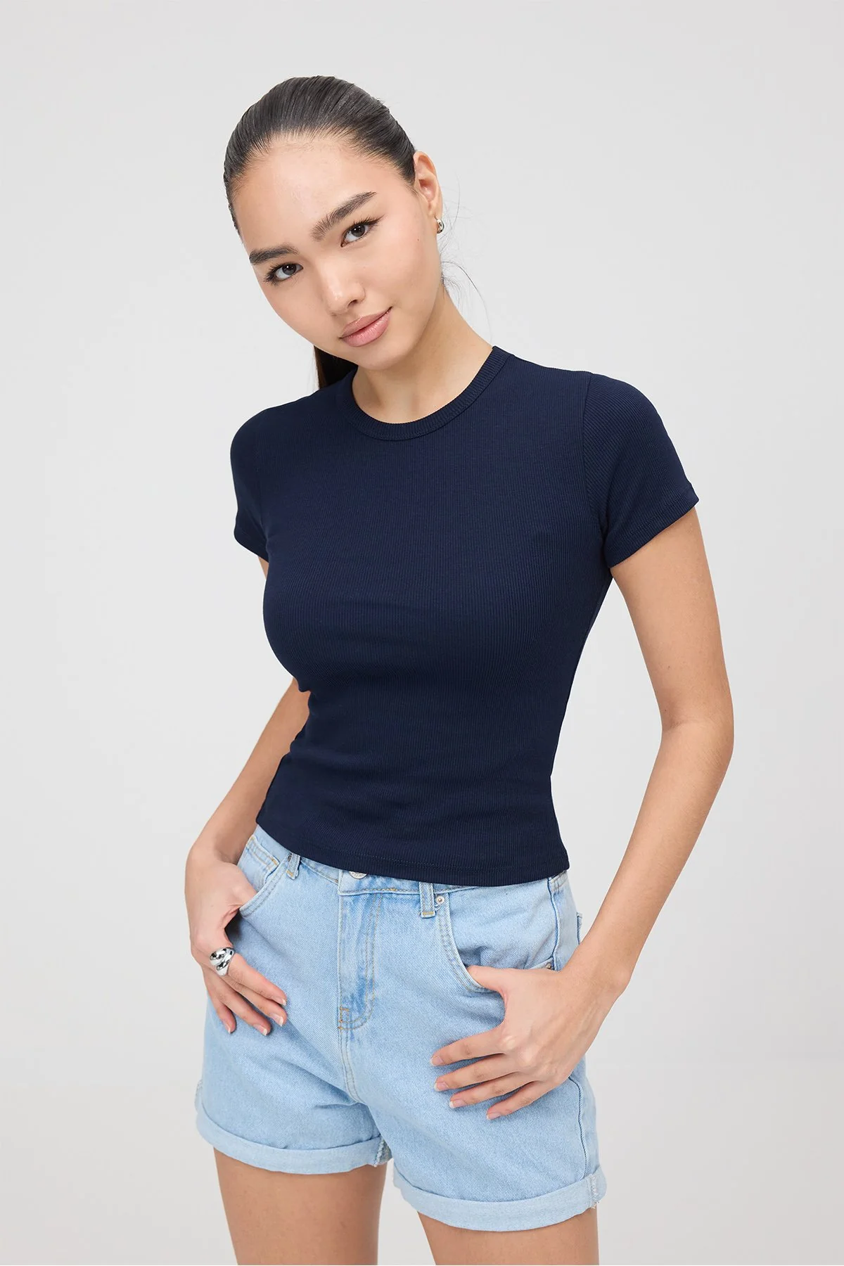 Round Neck Basic T-shirt - Image 38