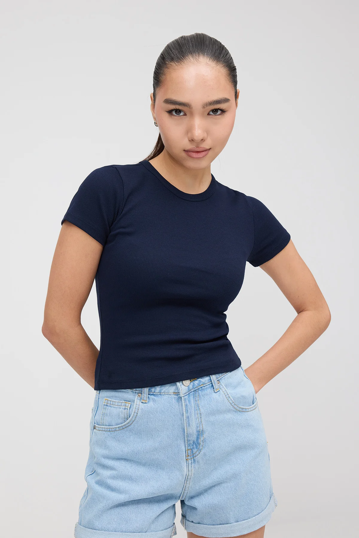 Round Neck Basic T-shirt - Image 40