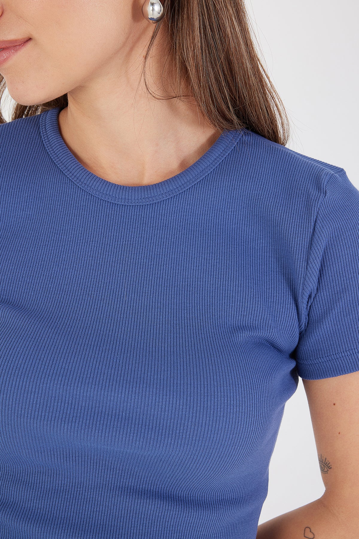 Round Neck Basic T-shirt - Image 67