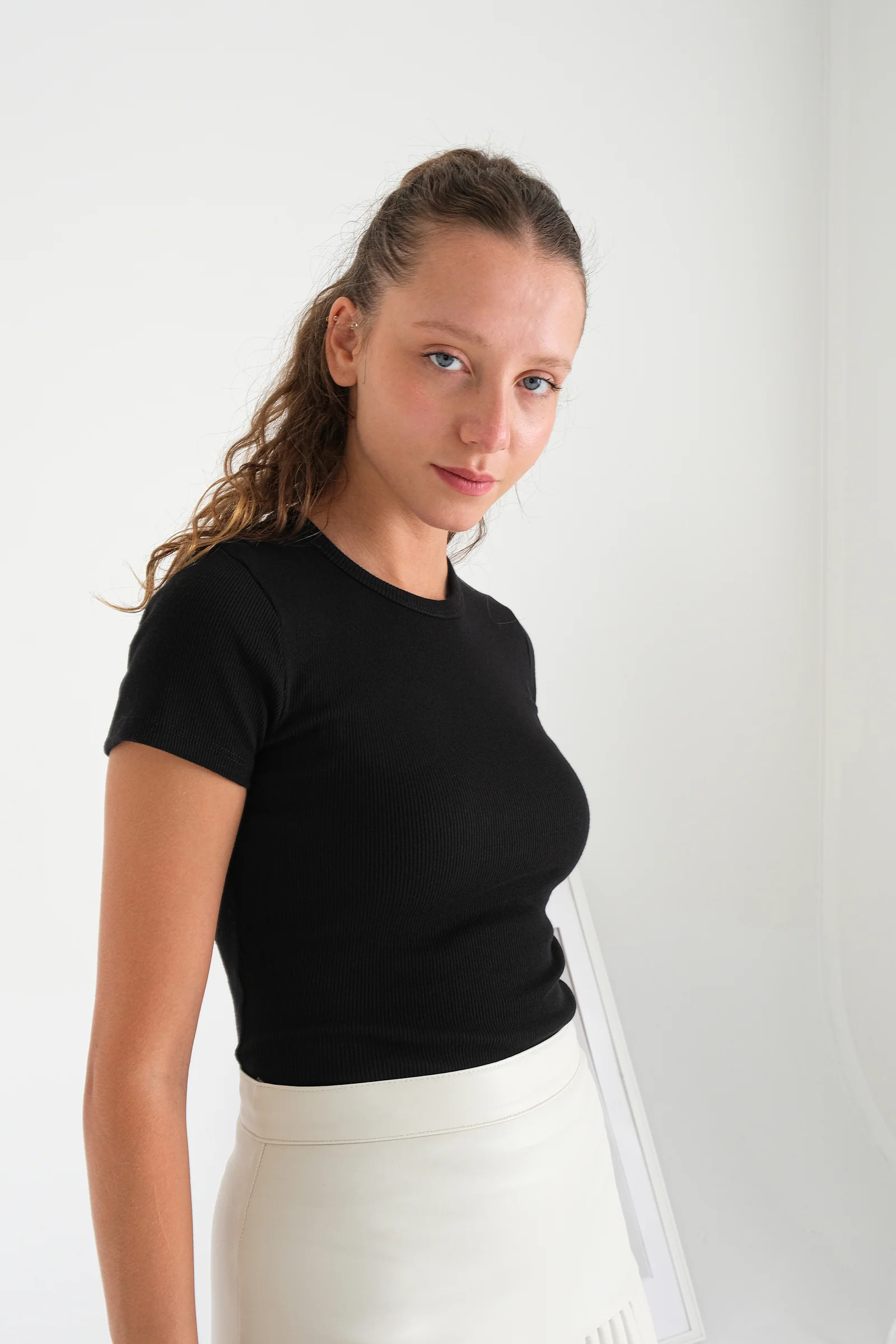 Round Neck Basic T-shirt - Image 81