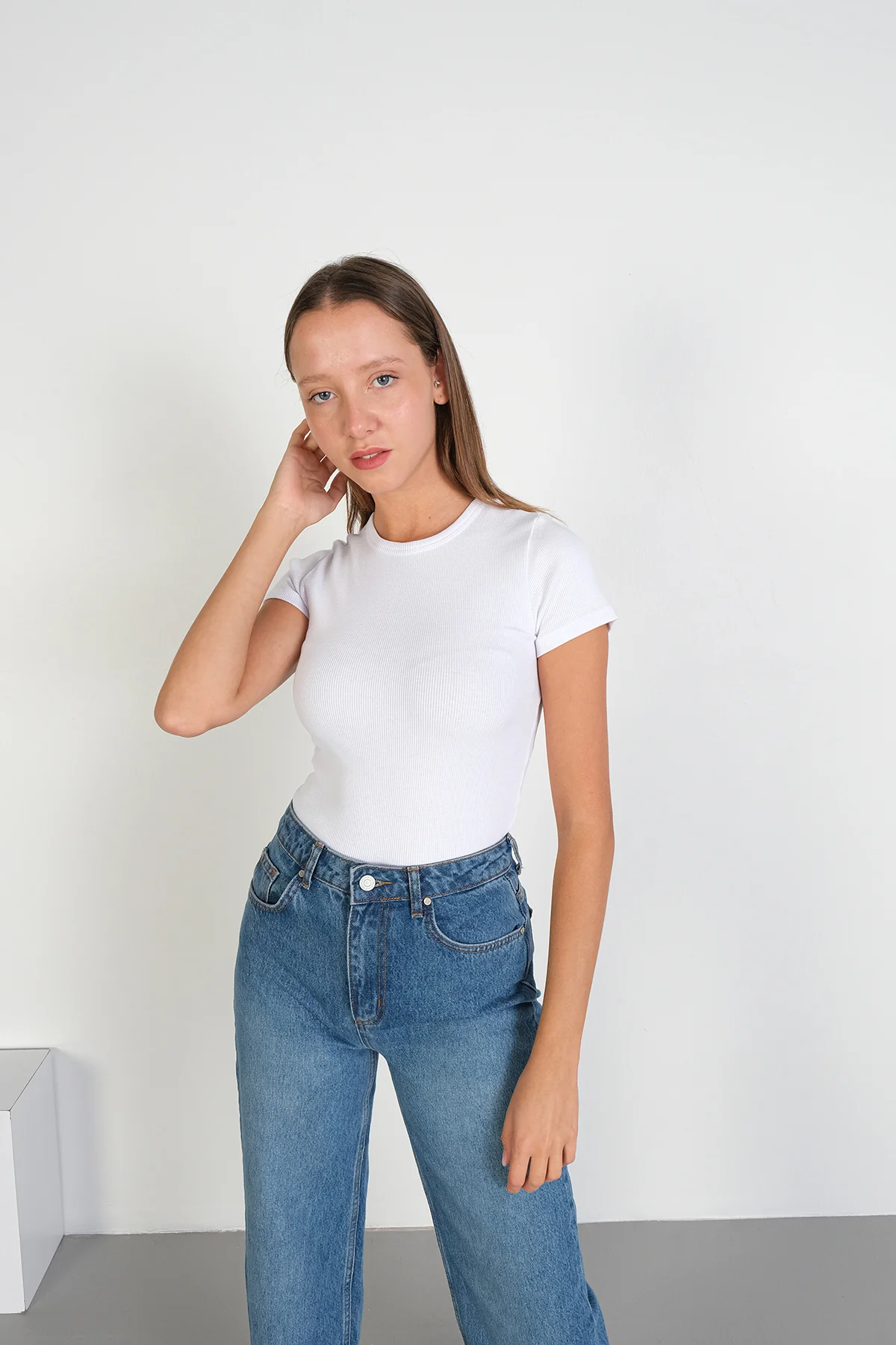 Round Neck Basic T-shirt - Image 86