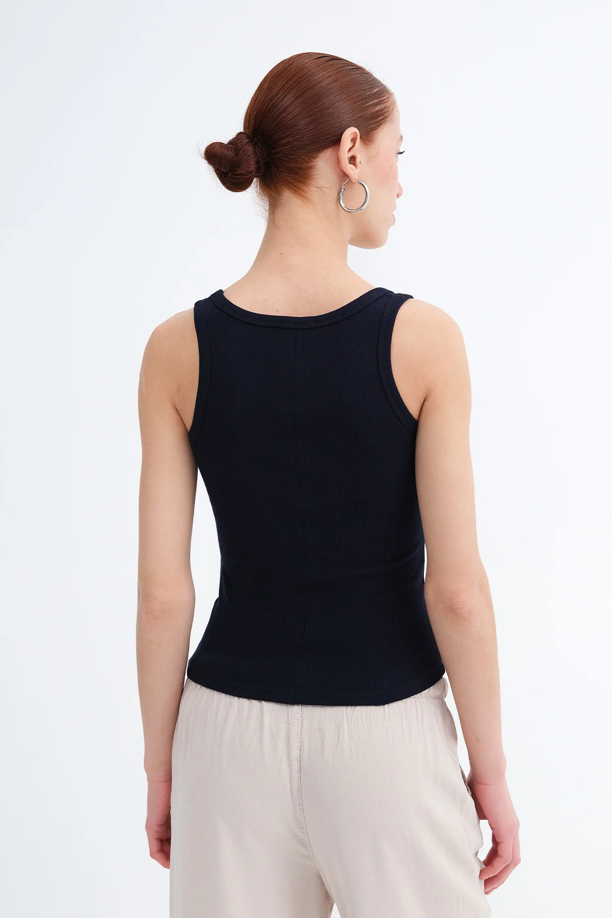 U Neck Sleeveless Tank Top - Image 17