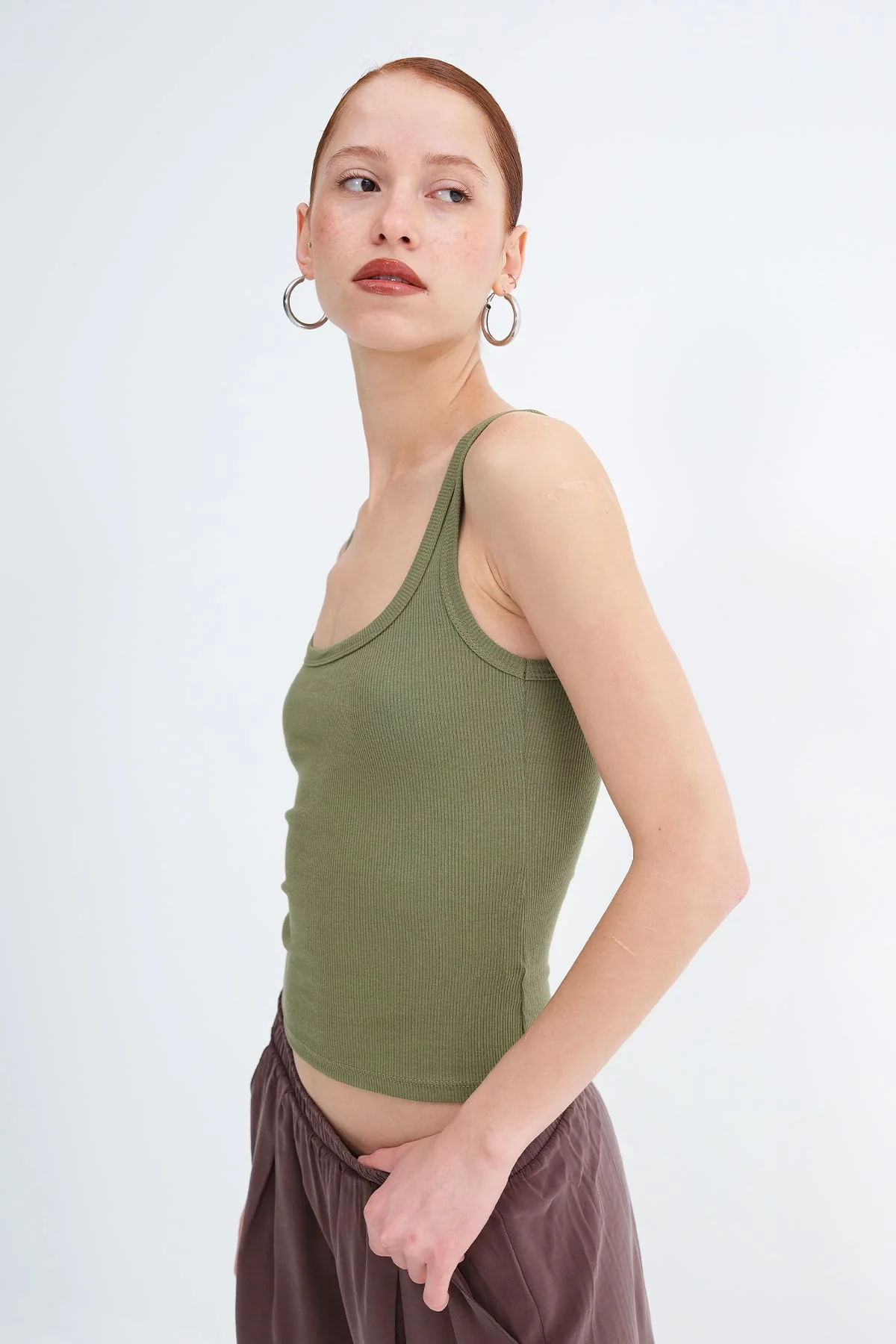 U Neck Sleeveless Tank Top - Image 3